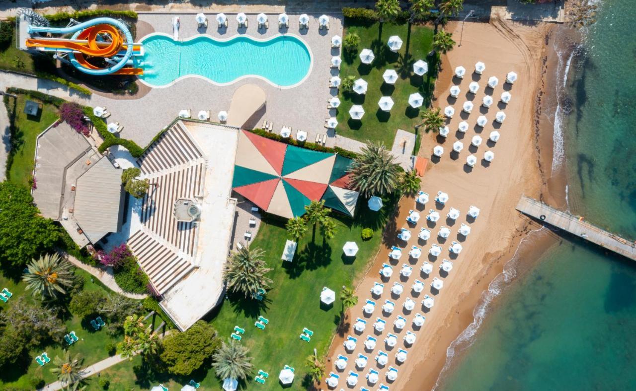 Turquoise Hotel Side Exterior foto