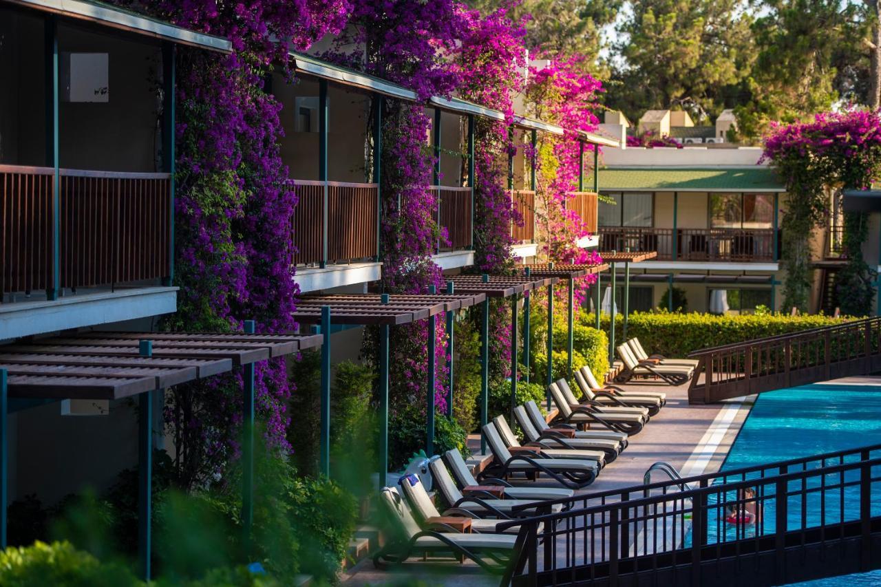 Turquoise Hotel Side Exterior foto