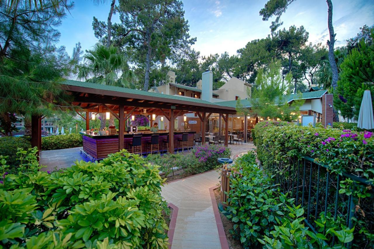 Turquoise Hotel Side Exterior foto